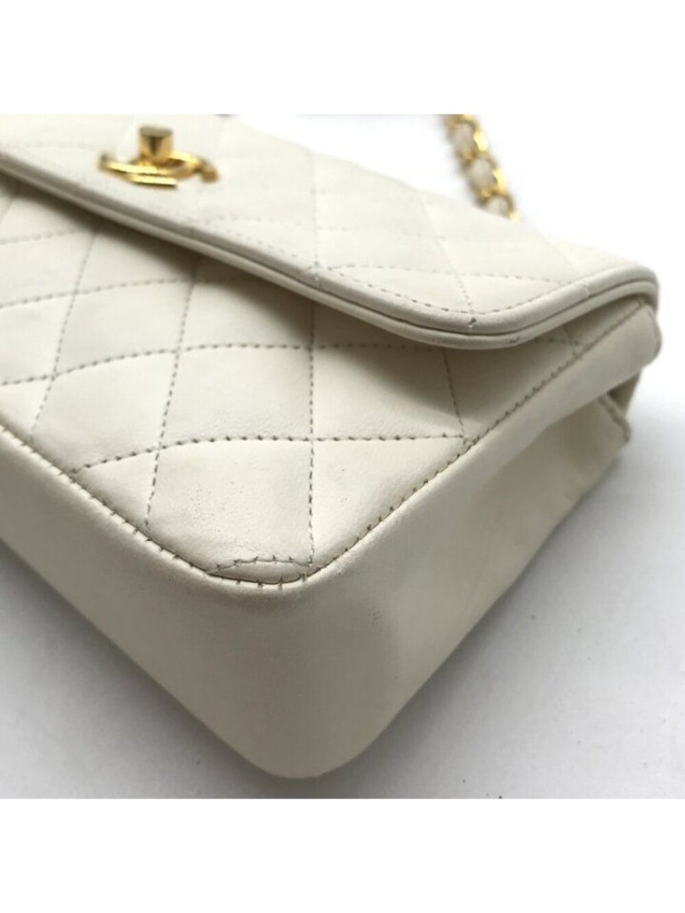 Chanel CC Logo Mini Quilted Lambskin Chain Shoulder Bag Turnlock White - Picture 5 of 10